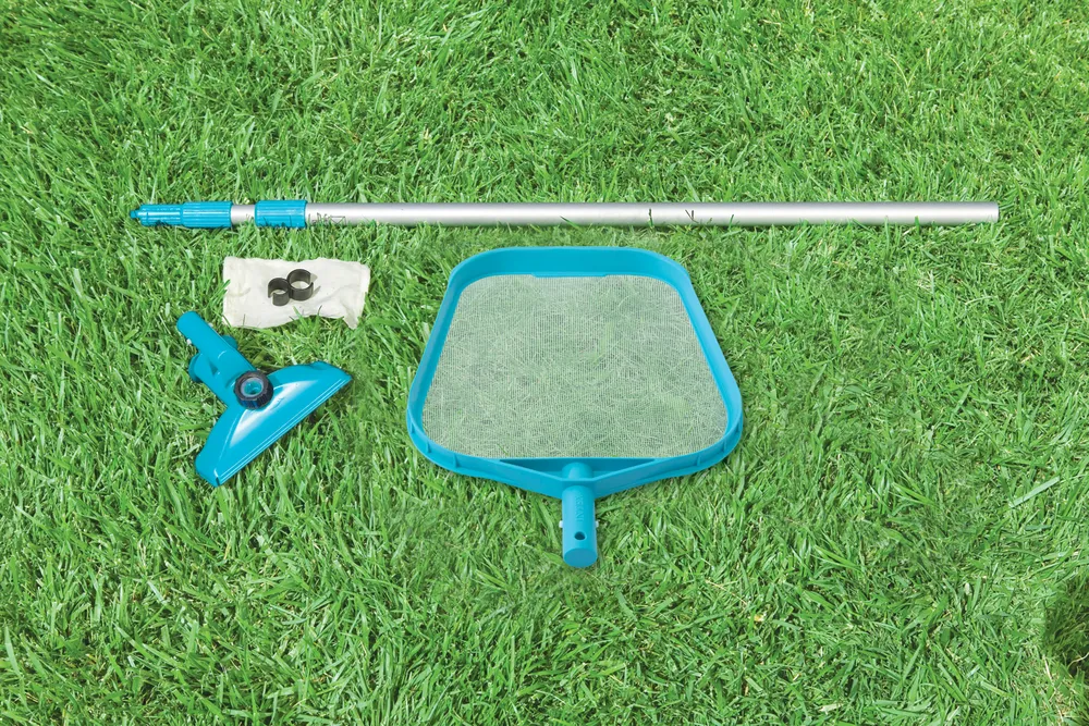 INTEX POOL MAINTENANCE KIT WITH TELESCOPING ALUMINUM POLE | 42128002