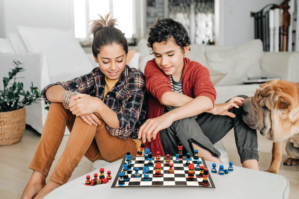 4M Kidz Labs Motorised Spin Art Chess Designer | STEM Art & Game Kit | 48603452