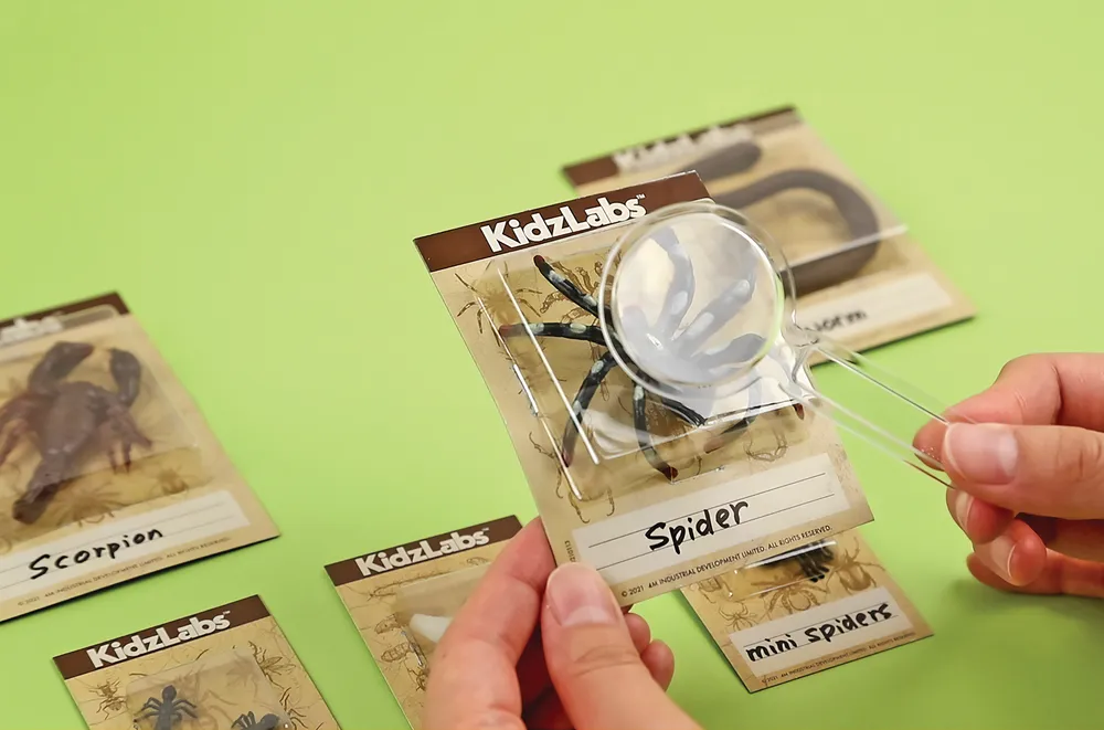 4M Kidz Labs Creepy Crawly Digging Kit | STEM Insect Exploration Toy | 48603397