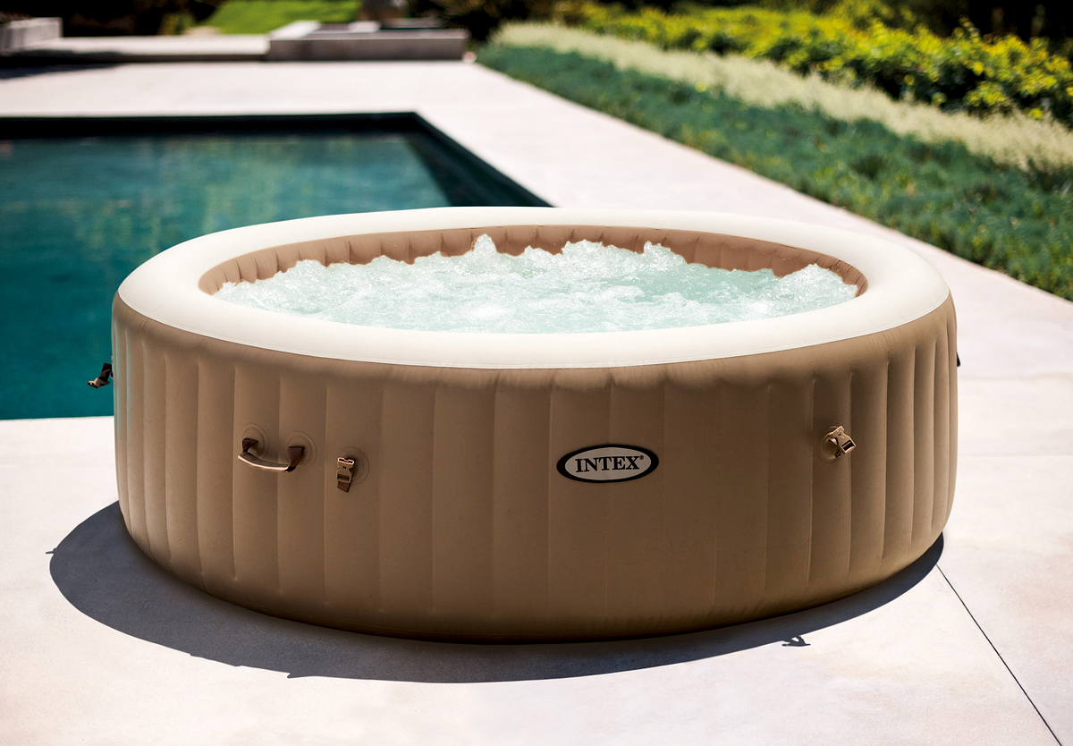 INTEX 6-PERSON CHEVRON DELUXE ROUND BUBBLE SPA | 42128428